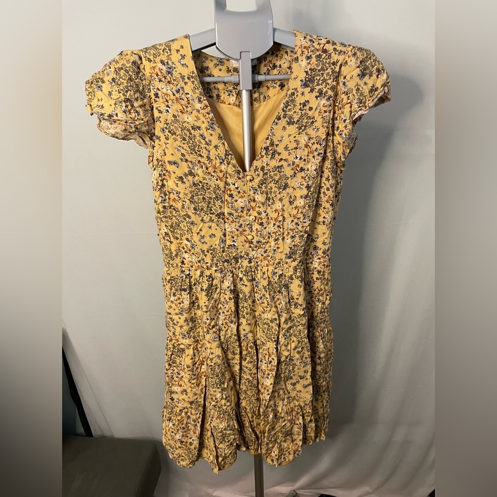 Maurices Floral Mini‎ Dress Womens XS Yellow Smocked Waist Tiered Flutter Sleeve